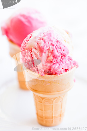 Image of Raspberry and vanilla ice cream