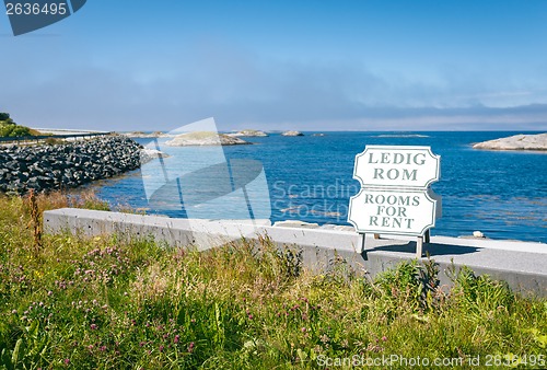 Image of Rooms for rent sign against blue Atlantic ocean