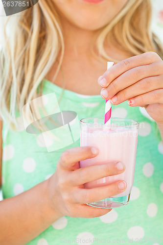 Image of Smoothie drink held by young girl