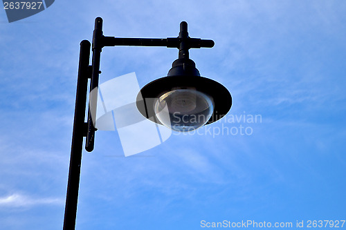 Image of  street lamp and a bulb in the sky arrecife 