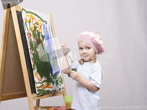 Image of Girl artist paints on canvas