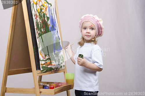 Image of Girl artist paints on canvas