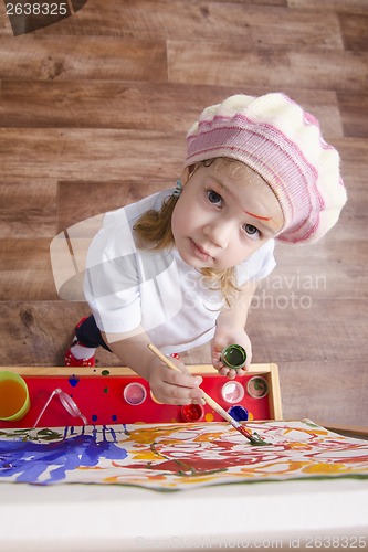 Image of Girl artist paints on canvas