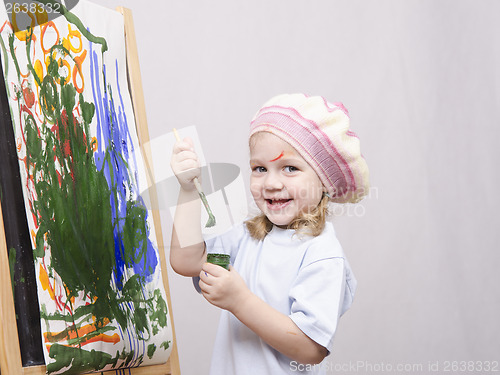 Image of Girl artist paints on canvas