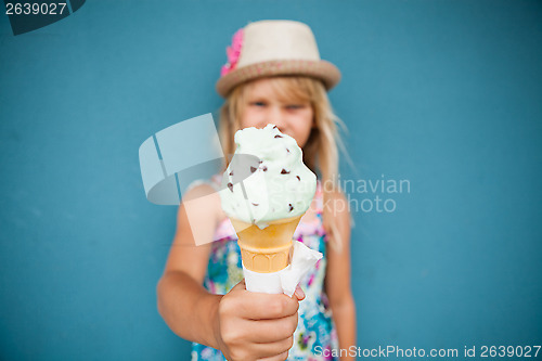 Image of Ice cream cone held by young girl