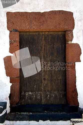 Image of brass brown  door and white wall lanzarote 