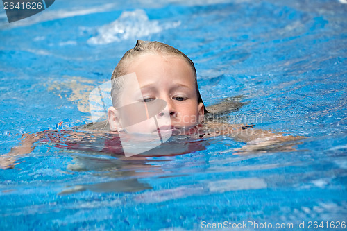 Image of swimming girl