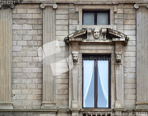 Image of Window and columns