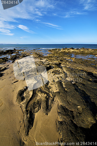 Image of rock stone sky cloud  water  musk pond  coastline 