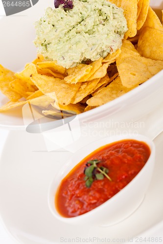 Image of Crisp corn nachos with guacamole sauce