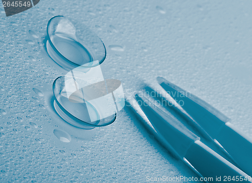 Image of Contact Lenses and Tweezers