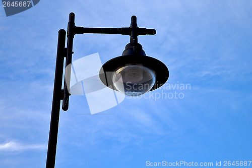 Image of  street lamp and a bulb in arrecife 