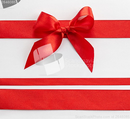 Image of red ribbon and bow