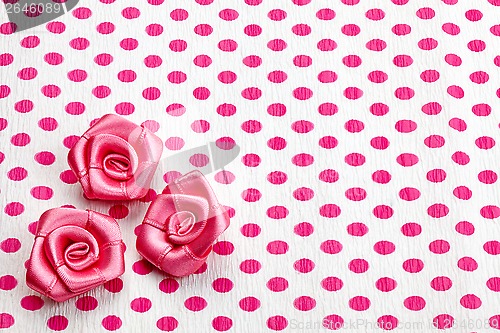 Image of polka dot paper and pink decorative roses