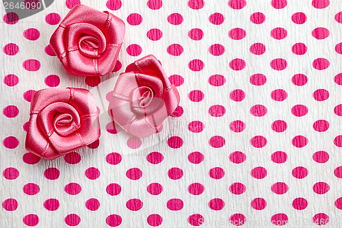 Image of polka dot paper and pink decorative roses