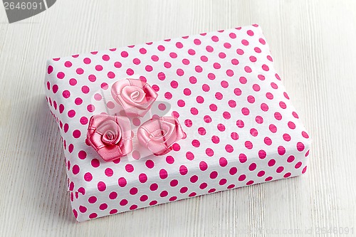 Image of gift box with pink decorative roses