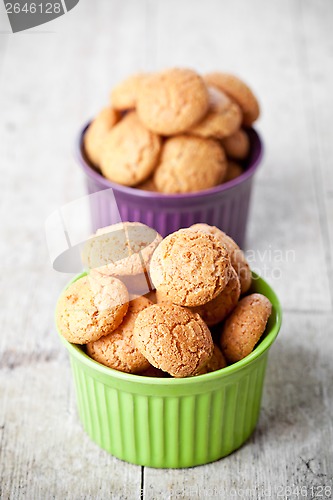 Image of meringue almond cookies in bowls