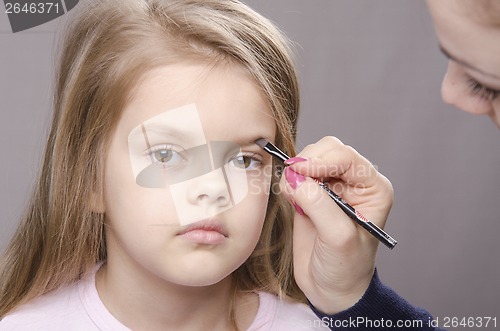 Image of Makeup artist brings eyebrows on the girl's face