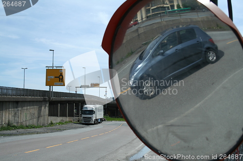 Image of Car in mirror