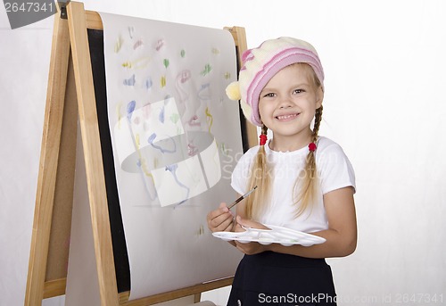 Image of Girl draws on the easel