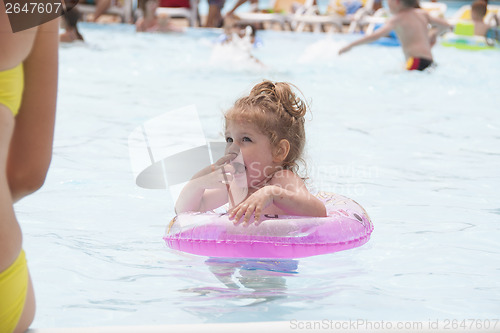 Image of Frozen girl standing with a circle in the pool