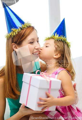 Image of mother and daughter in blue hats with favor horns