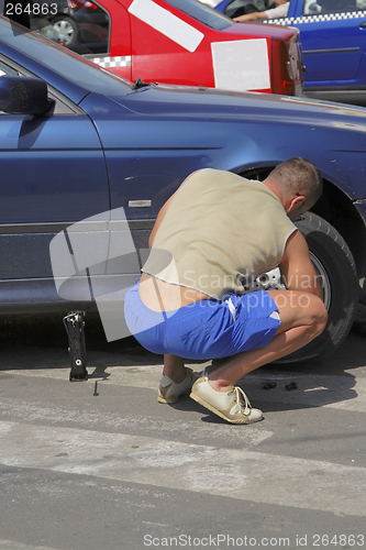 Image of Changing the wheel