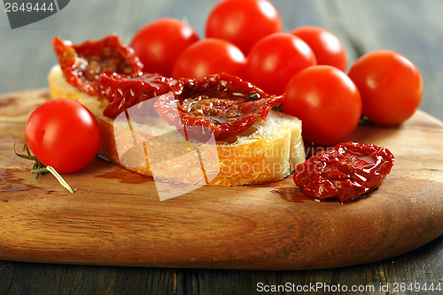 Image of Sun-dried tomatoes in oil.