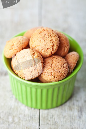 Image of meringue almond cookies in bowl 