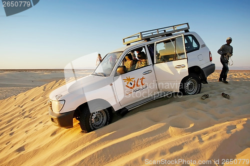 Image of Jeep in desert Sahara