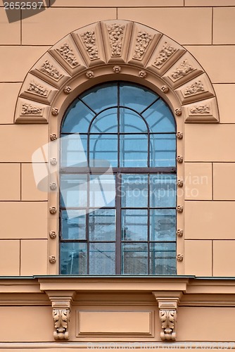 Image of Window arch.