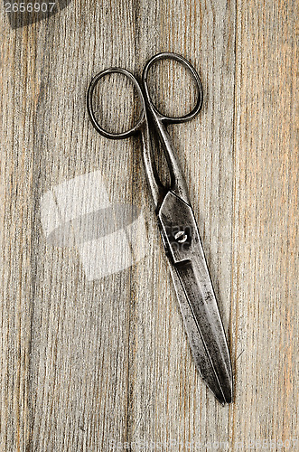 Image of pair of old scissors 