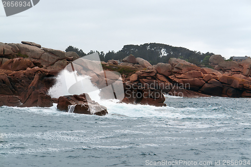 Image of pink granite coast near Seven Islands