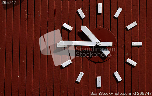 Image of clock on wood