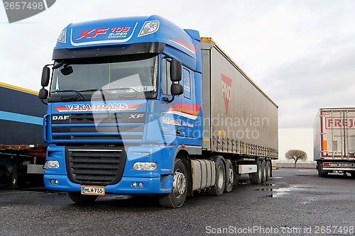 Image of Blue Daf XF Super Long Haulage Truck