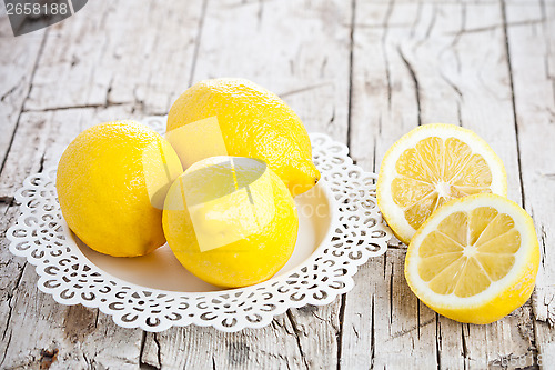 Image of fresh lemons 