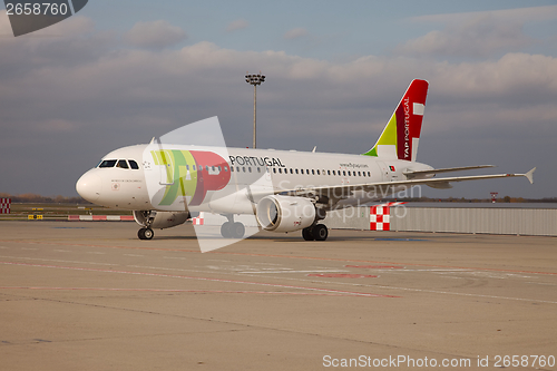 Image of Plane taxiing