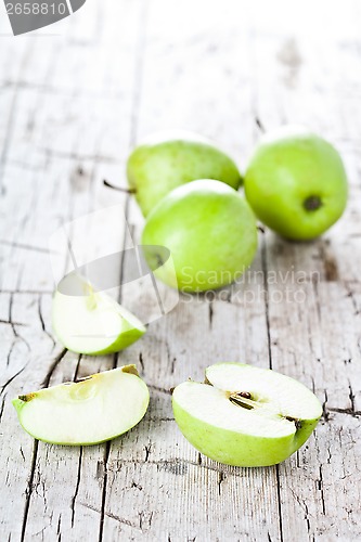 Image of ripe green apples 