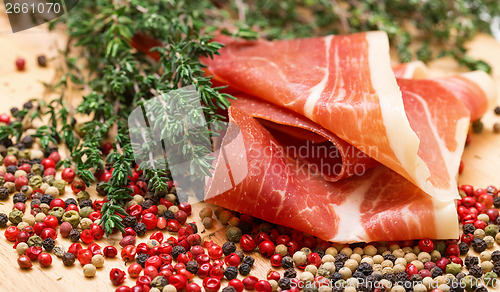 Image of Dry thyme, multicolored peppercorn and hamon