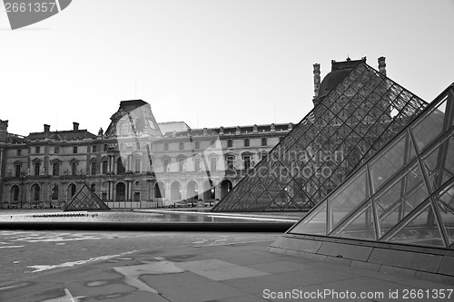 Image of Louvre Museum Entrance