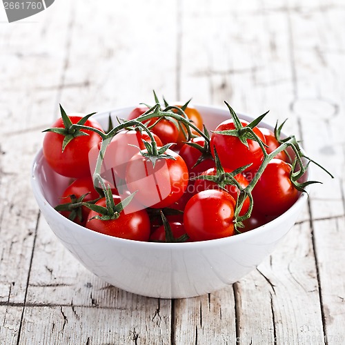 Image of fresh cherry tomatoes in a bowl