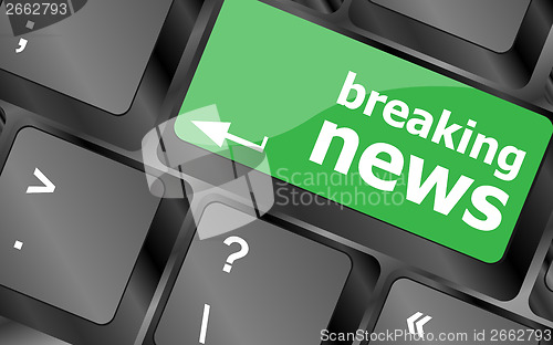 Image of breaking news button on computer keyboard pc key