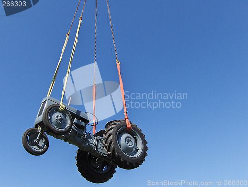 Image of Vintage tractor hanging in the air Gråtass