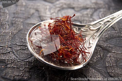 Image of stigmas of saffron in spoon