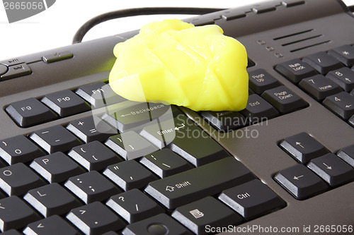 Image of cleaning the keybord with special sponge