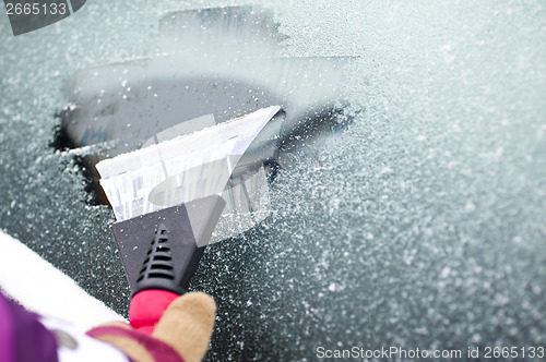 Image of Cleaning car windows