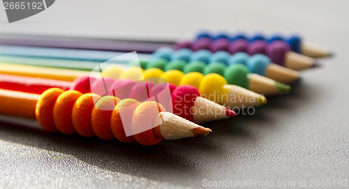 Image of colored pencils 