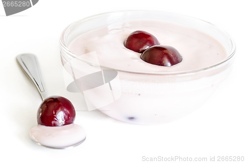 Image of glass bowl with Yogurt and cherries