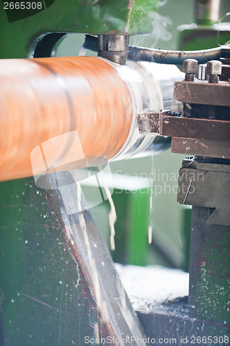 Image of Turning lathe in action 