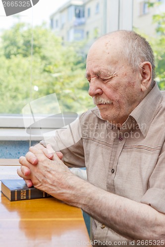 Image of Old man praying